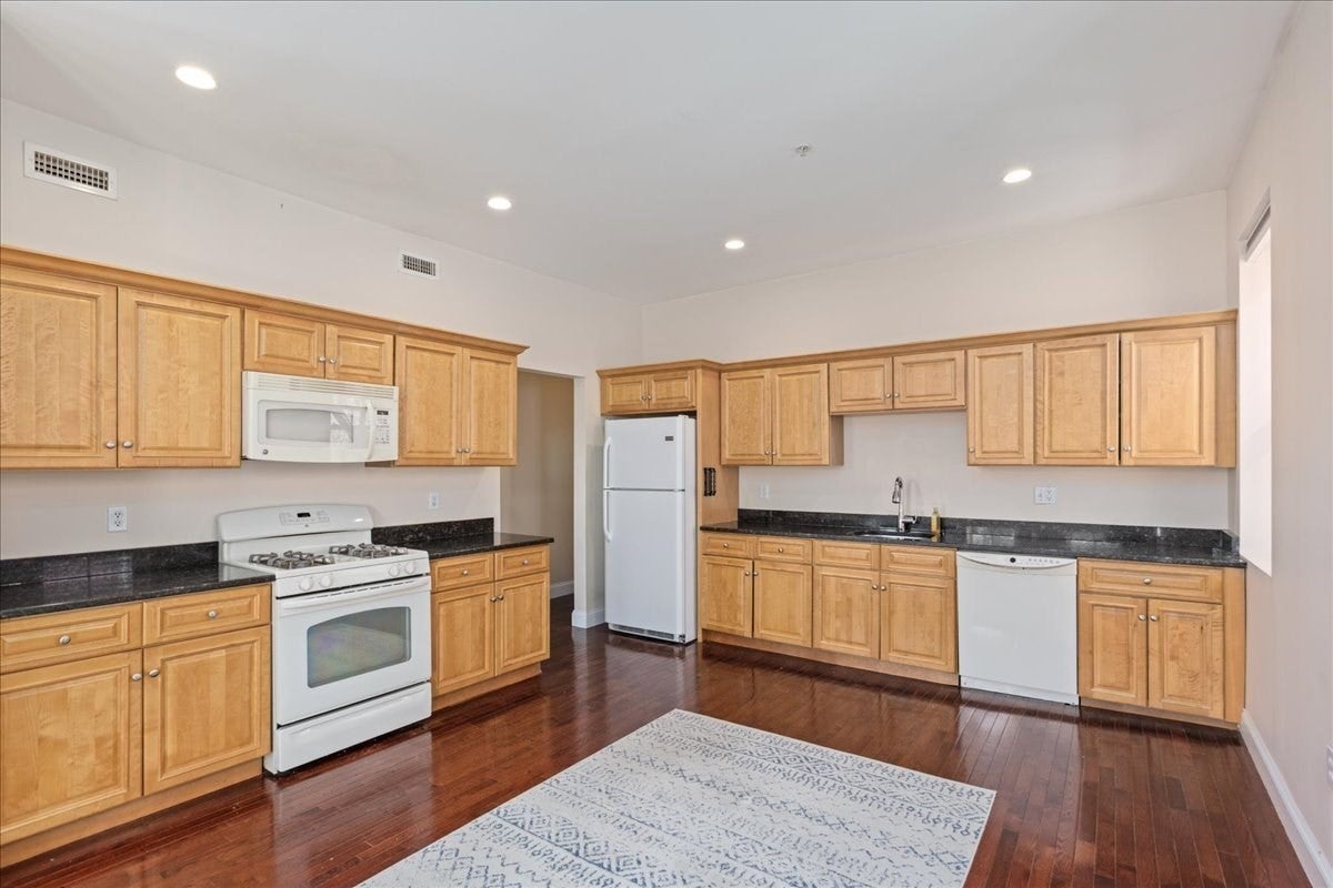 24 Washington St #301, Haverhill, MA, 24 Washington St #301, Haverhill, MA Photo #2