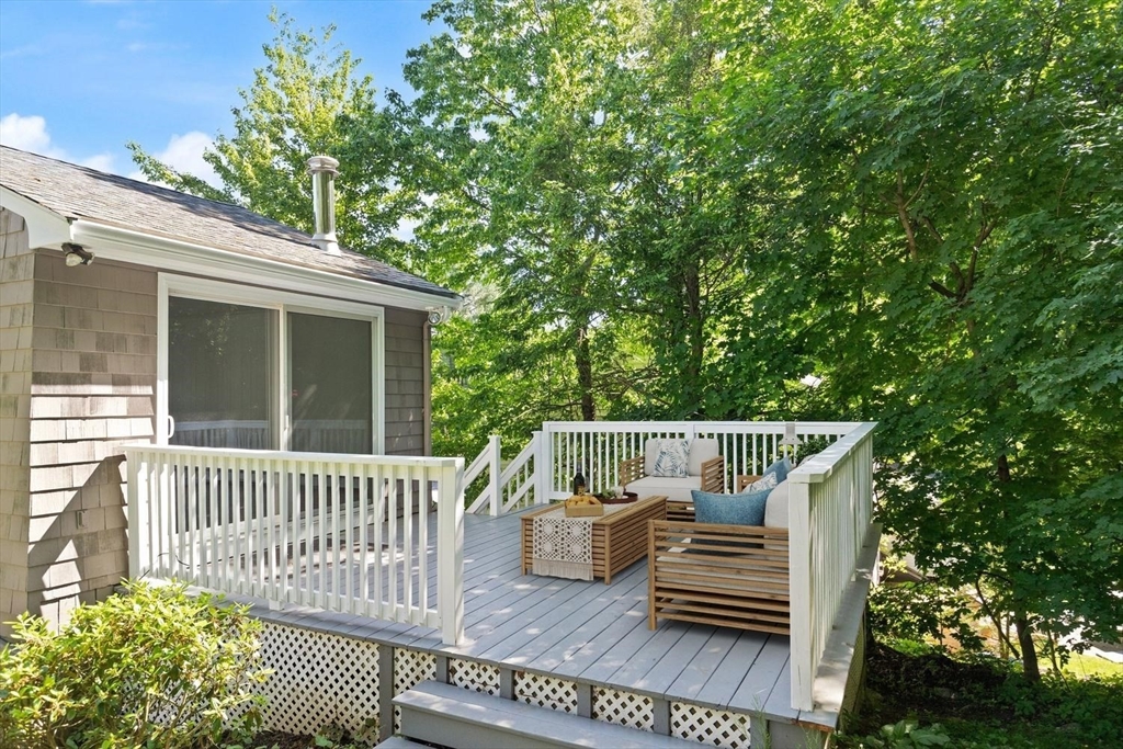 389 Porter St