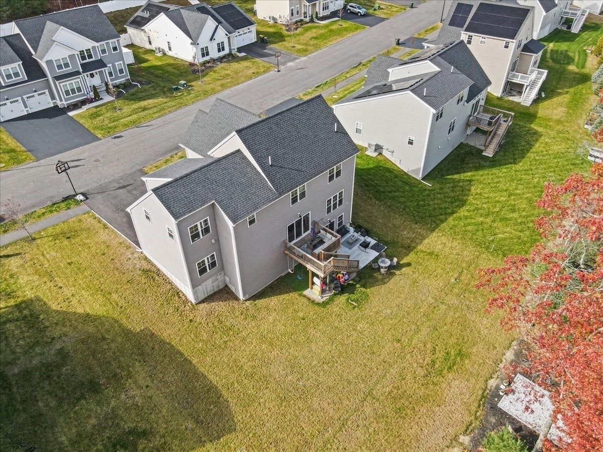 31 Lilac AVE, Bellingham, MA Photo #32