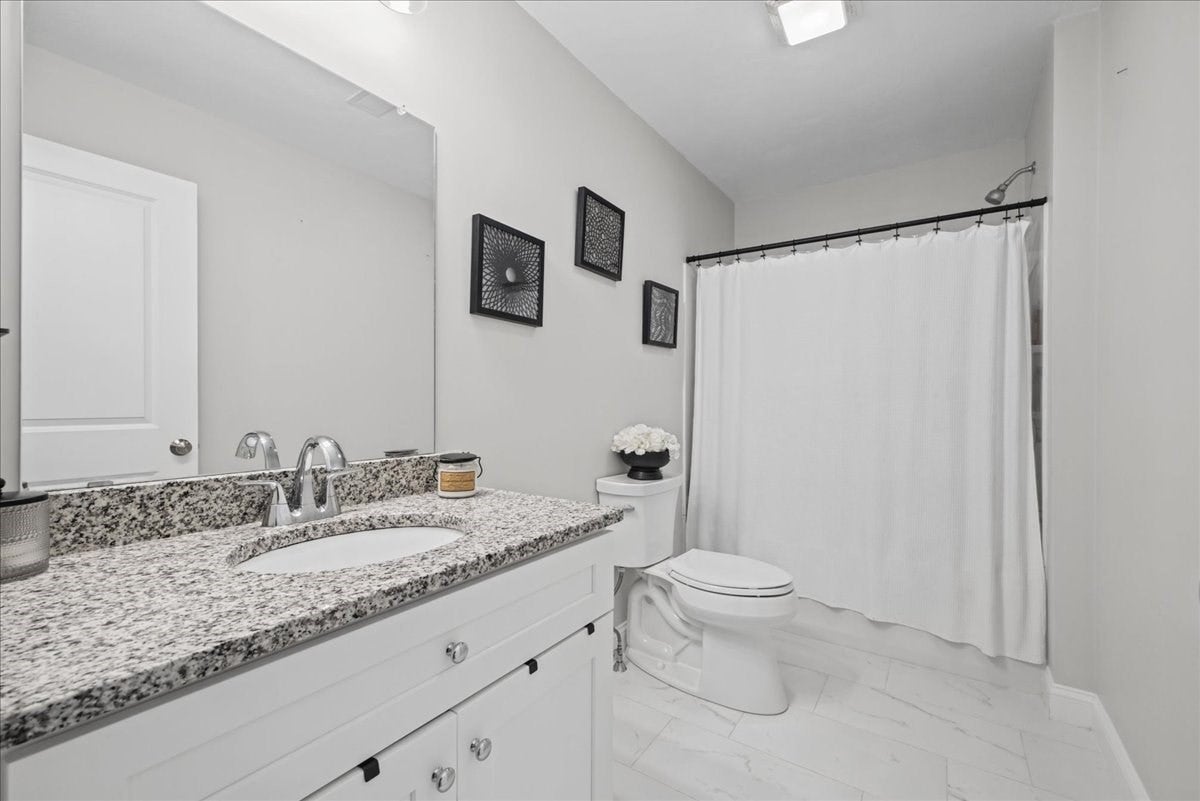 31 Lilac AVE, Bellingham, MA Photo #26