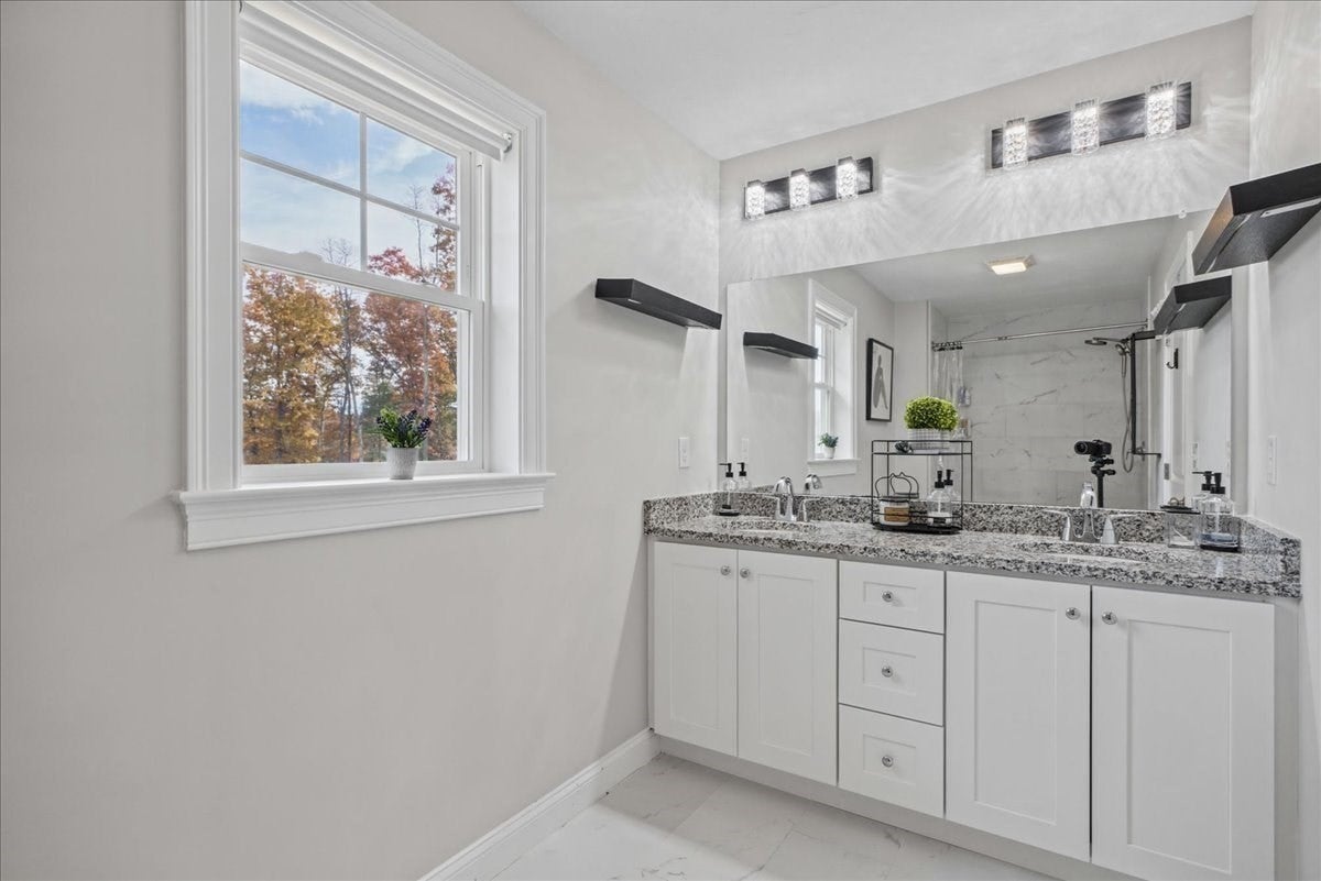 31 Lilac AVE, Bellingham, MA Photo #21