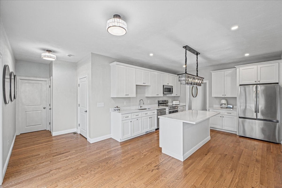 31 Lilac AVE, Bellingham, MA Photo #11