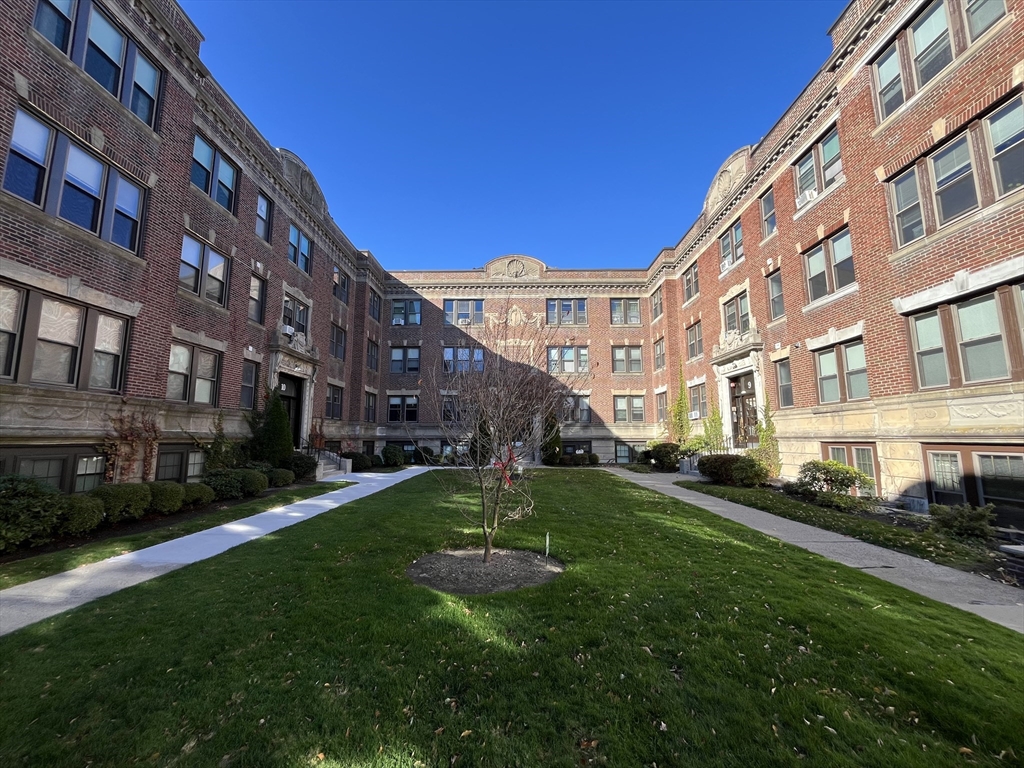 10-12 Greenway Court