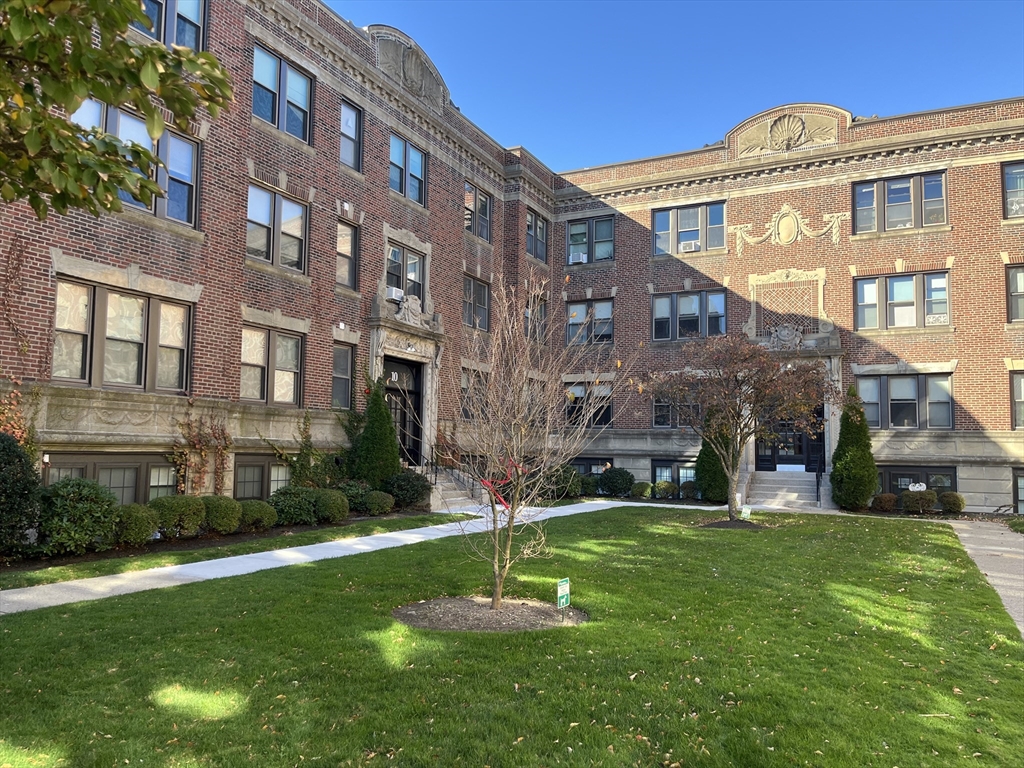 10-12 Greenway Court