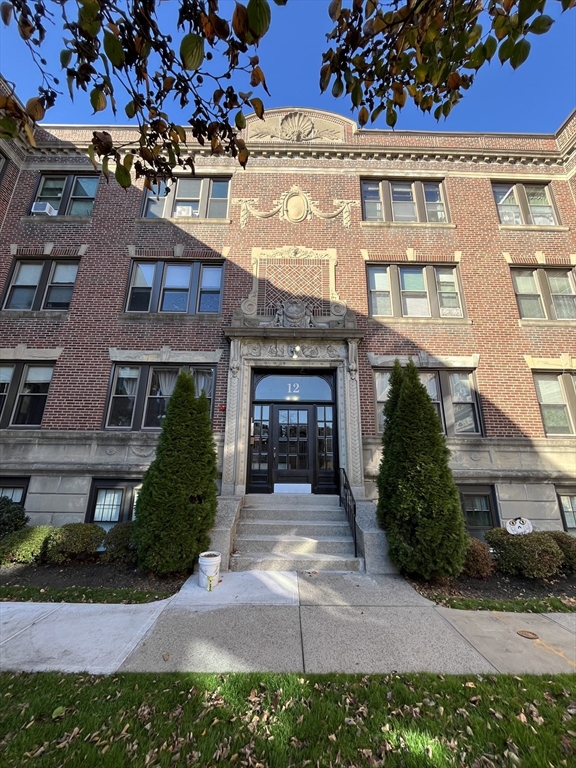 10-12 Greenway Court