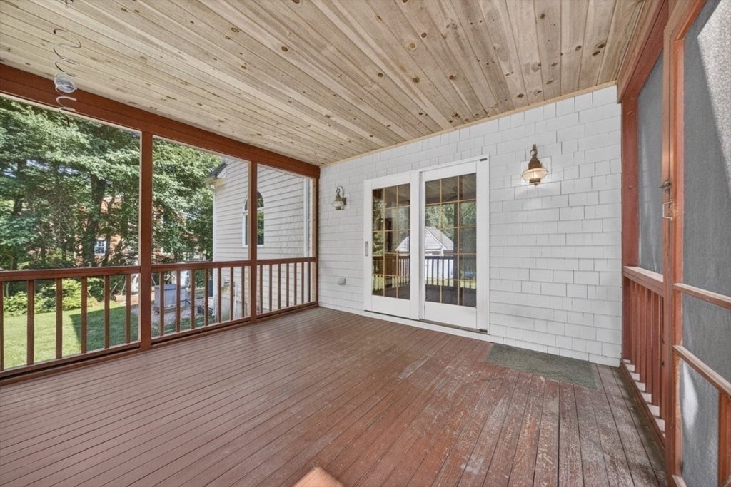 32 Slades Farm Ln, Dartmouth, MA Photo #34