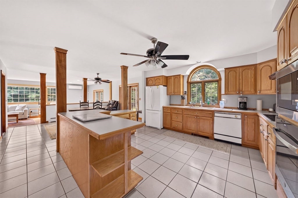 32 Slades Farm Ln, Dartmouth, MA Photo #9