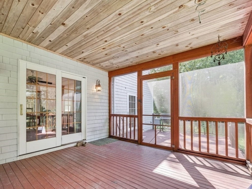 32 Slades Farm Ln, Dartmouth, MA Photo #33