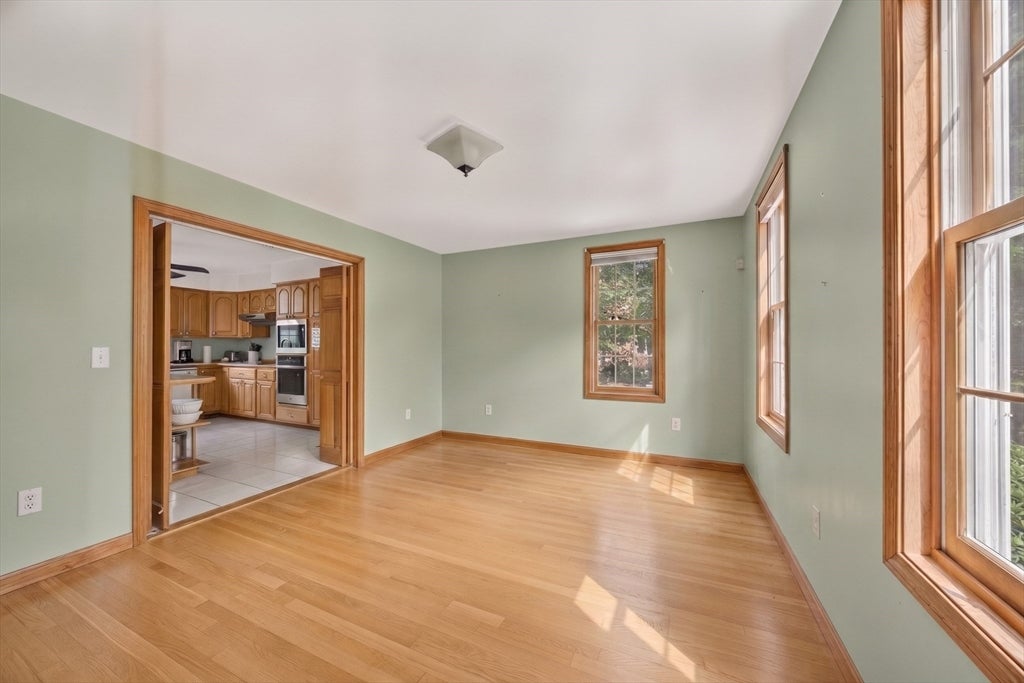 32 Slades Farm Ln, Dartmouth, MA Photo #8