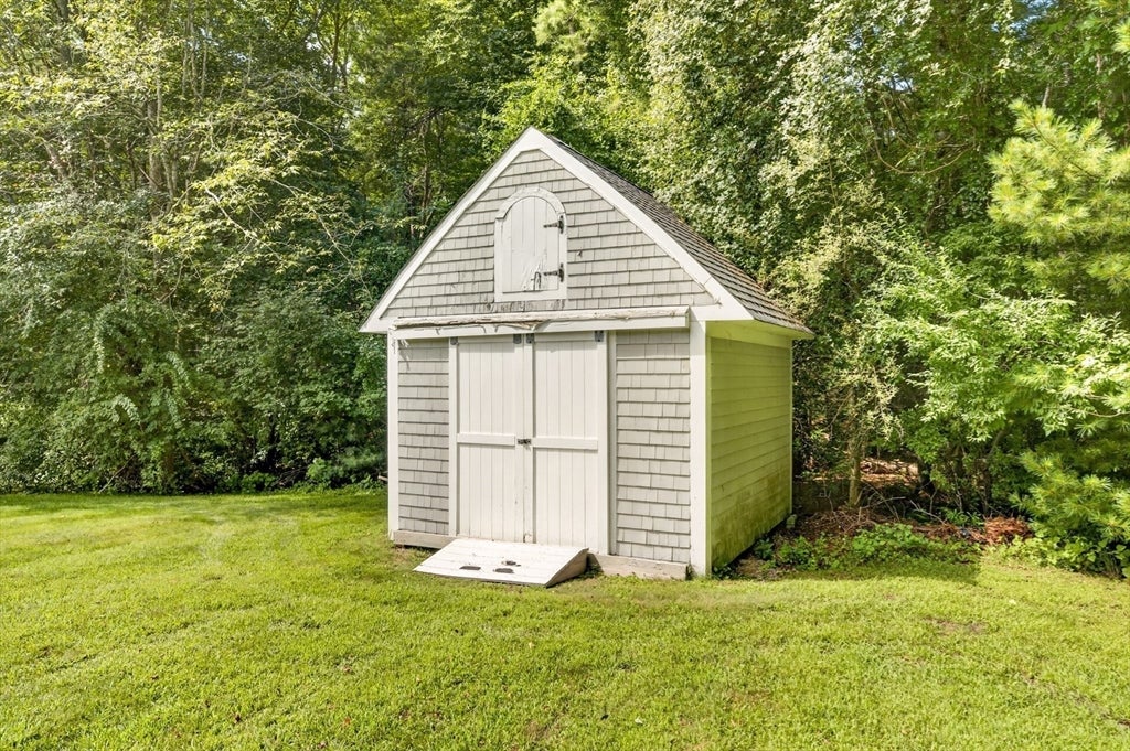32 Slades Farm Ln, Dartmouth, MA Photo #36