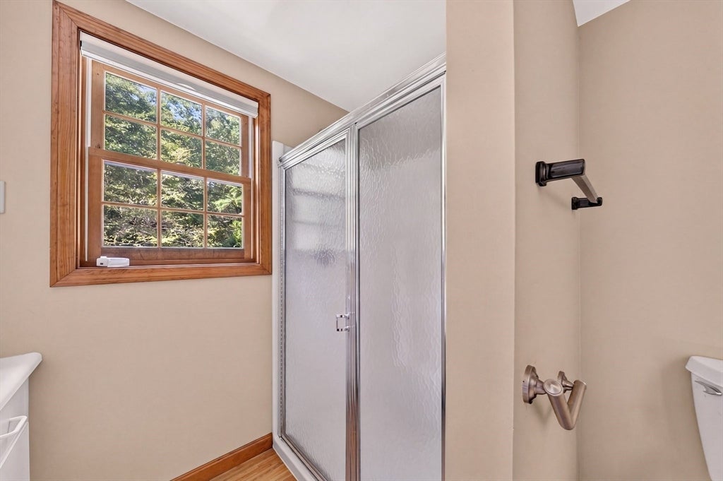 32 Slades Farm Ln, Dartmouth, MA Photo #27