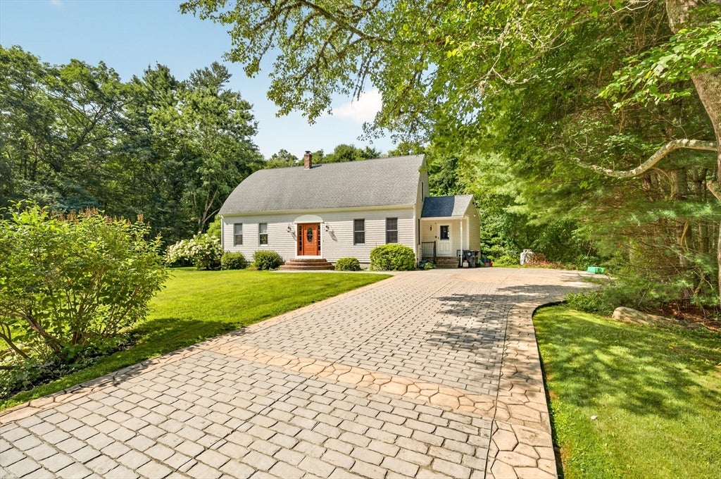 32 Slades Farm Ln, Dartmouth, MA Photo #3