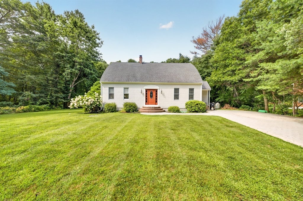 32 Slades Farm Ln, Dartmouth, MA Photo #2