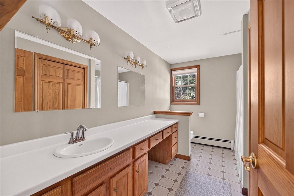 32 Slades Farm Ln, Dartmouth, MA Photo #32