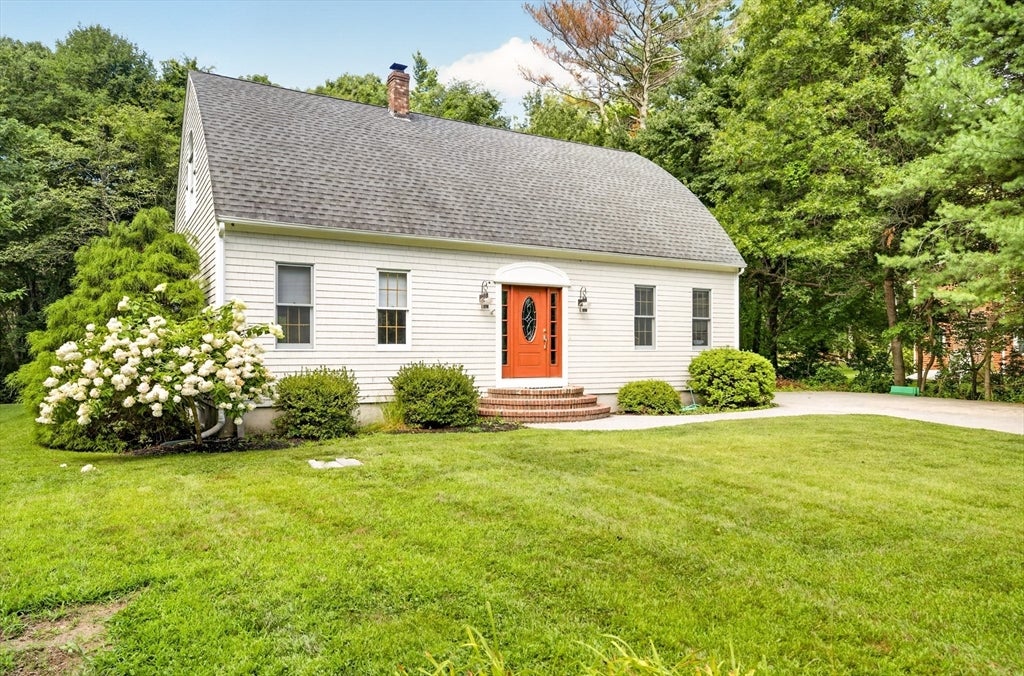 32 Slades Farm Ln, Dartmouth, MA Photo #1