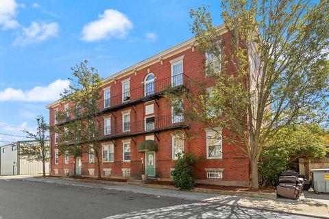 10-14 Lynch St Salem MA 01970