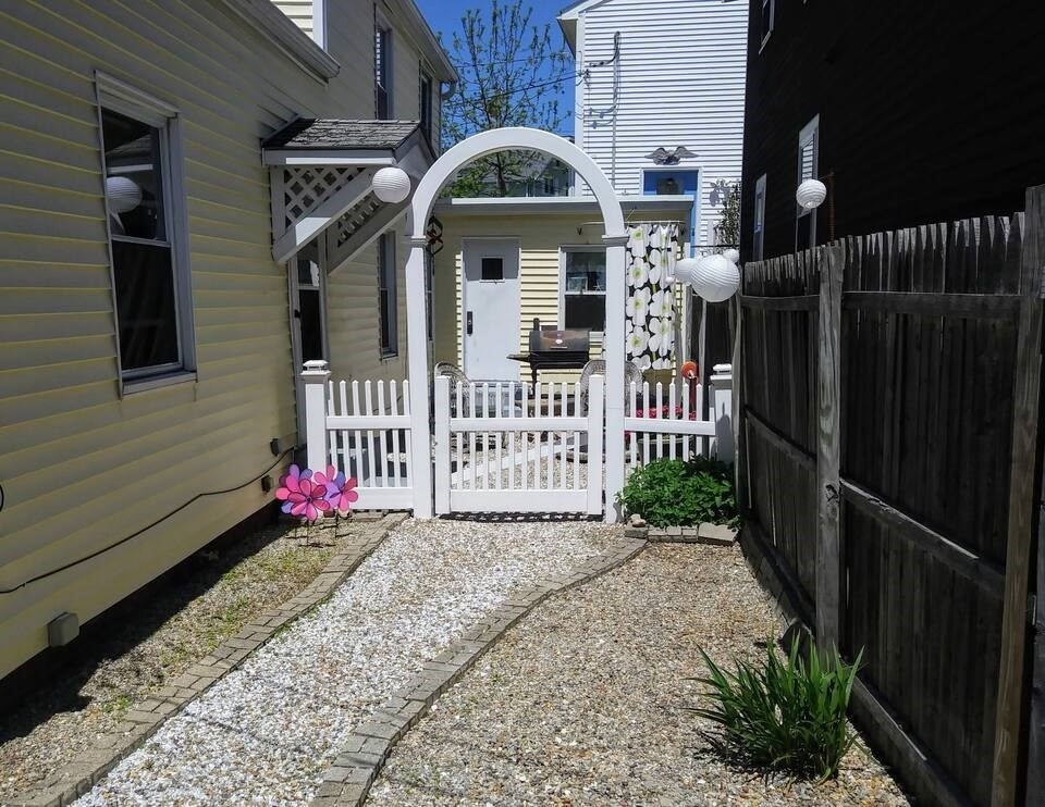 4 Lewis Ct