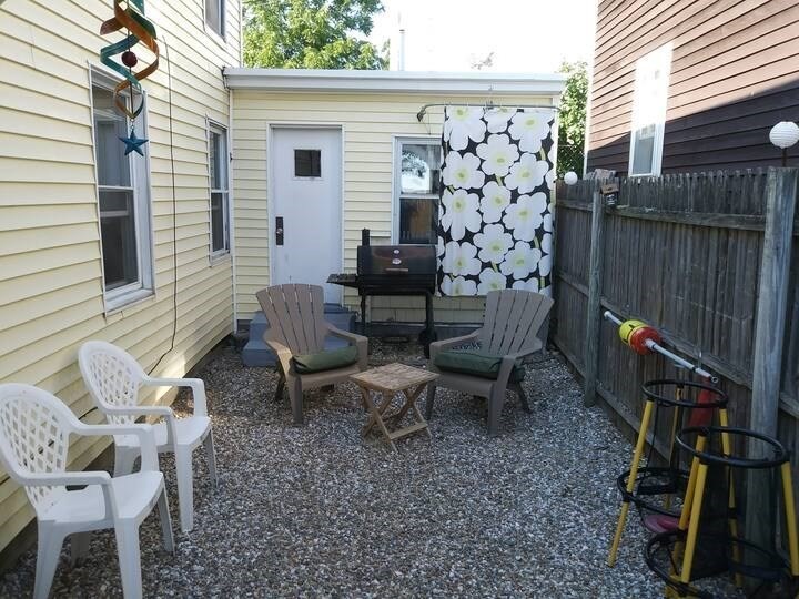 4 Lewis Ct