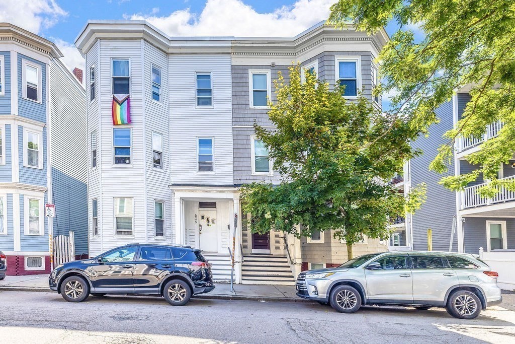 Boston, Massachusetts 02127, United States, 2 Bedrooms Bedrooms, ,2 BathroomsBathrooms,Residential,Contingent,212173