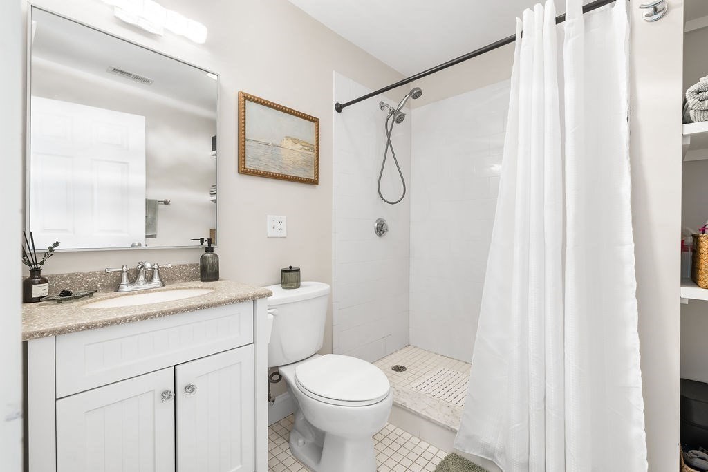 Boston, Massachusetts 02127, United States, 2 Bedrooms Bedrooms, ,2 BathroomsBathrooms,Residential,Contingent,212173