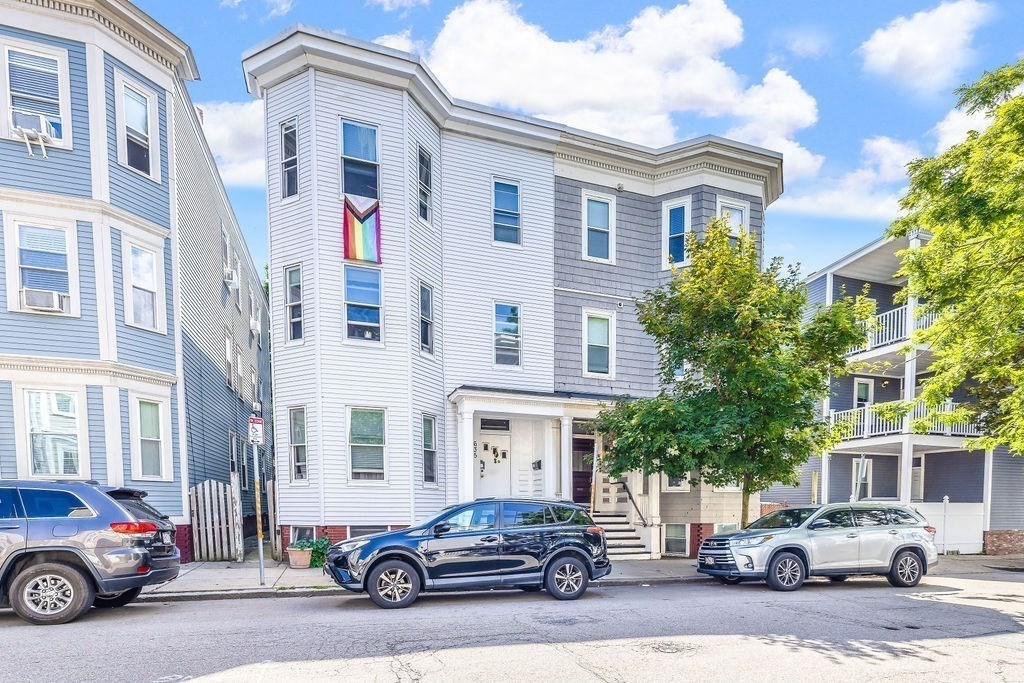 Boston, Massachusetts 02127, United States, 2 Bedrooms Bedrooms, ,2 BathroomsBathrooms,Residential,Contingent,212173