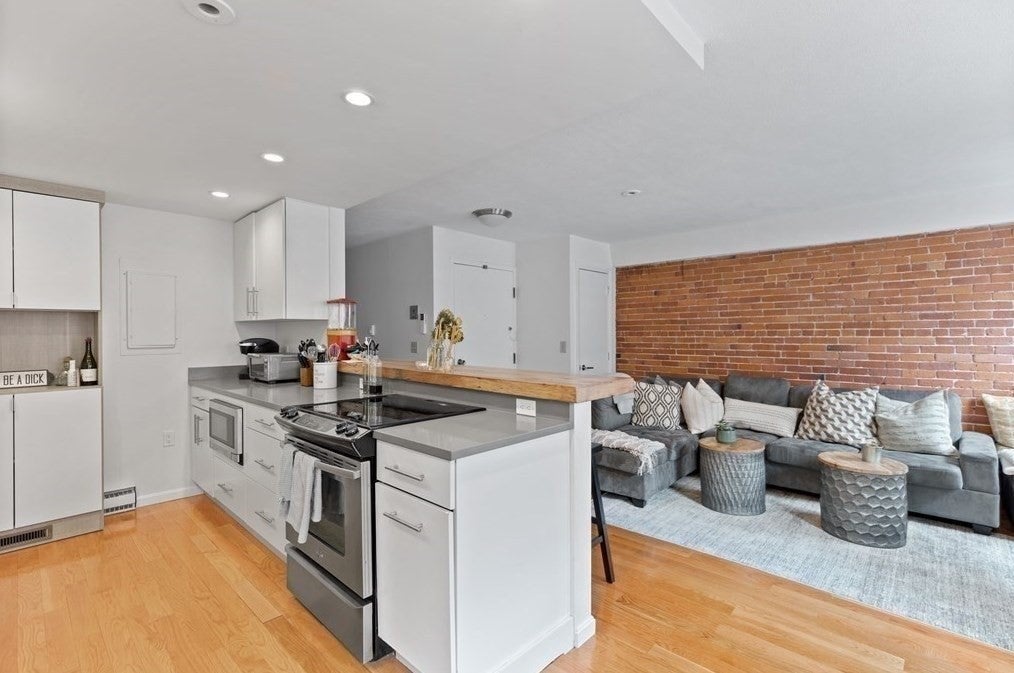 117 Fulton St #2, Boston, MA, 117 Fulton St #2, Boston, MA Photo #2