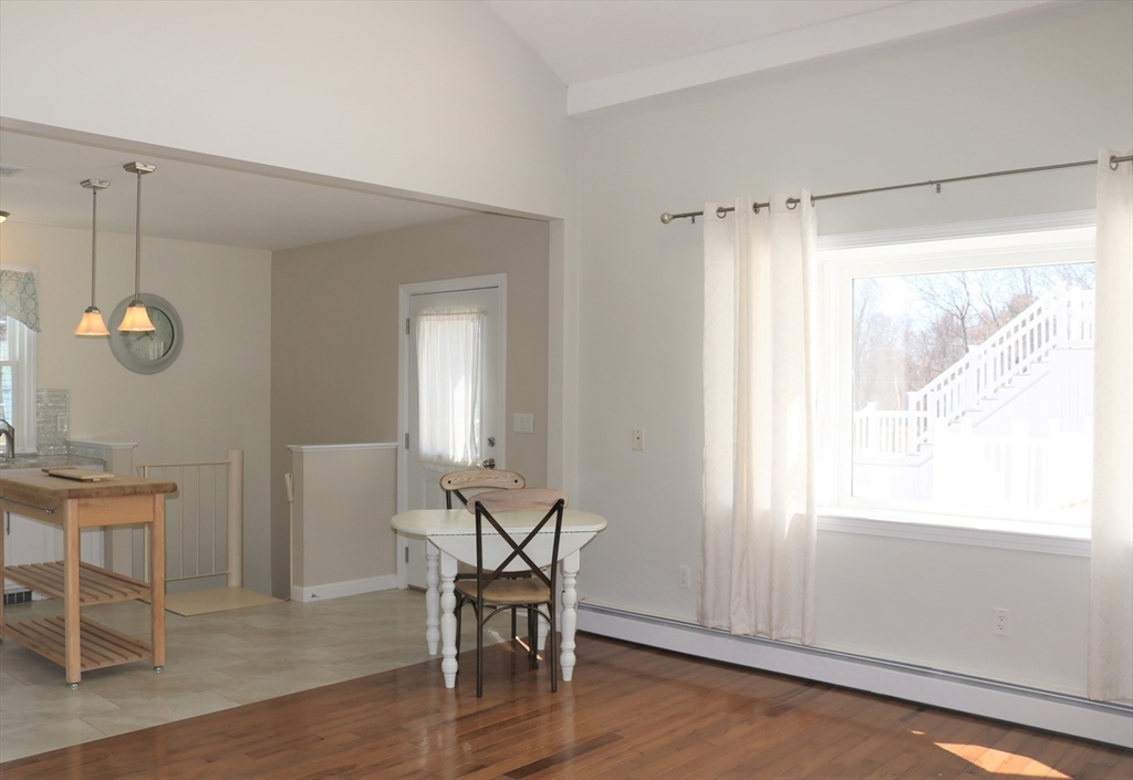 128 Curve Street C
