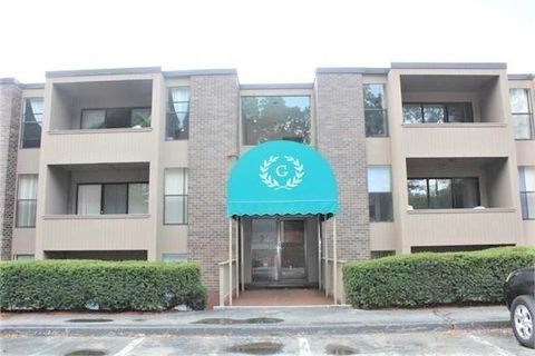 32 Shrewsbury Green Dr J Shrewsbury MA 01545