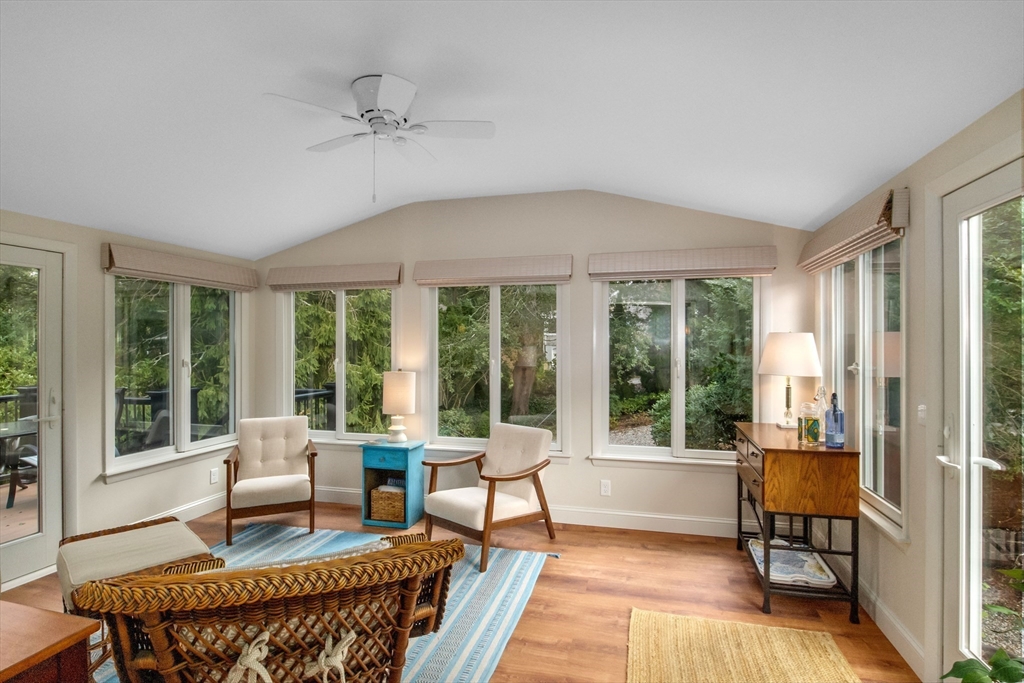 Chatham, Massachusetts 02633, United States, 4 Bedrooms Bedrooms, ,2 BathroomsBathrooms,Residential,Pending,213915