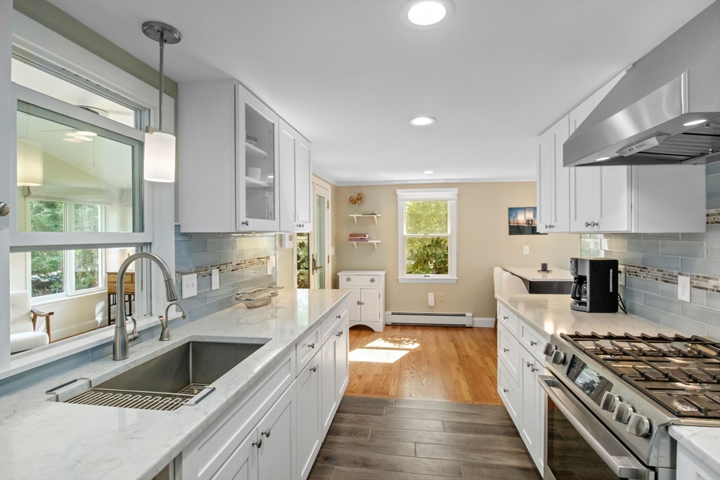 Chatham, Massachusetts 02633, United States, 4 Bedrooms Bedrooms, ,2 BathroomsBathrooms,Residential,Pending,213915