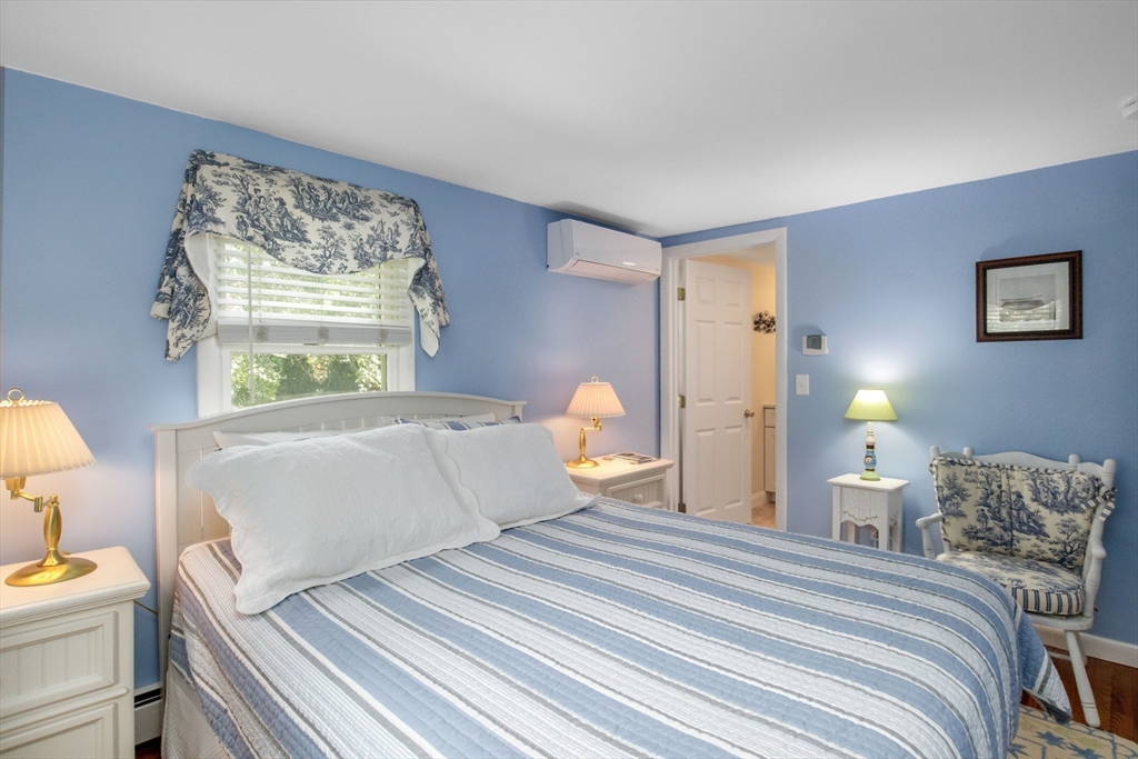 Chatham, Massachusetts 02633, United States, 4 Bedrooms Bedrooms, ,2 BathroomsBathrooms,Residential,Pending,213915