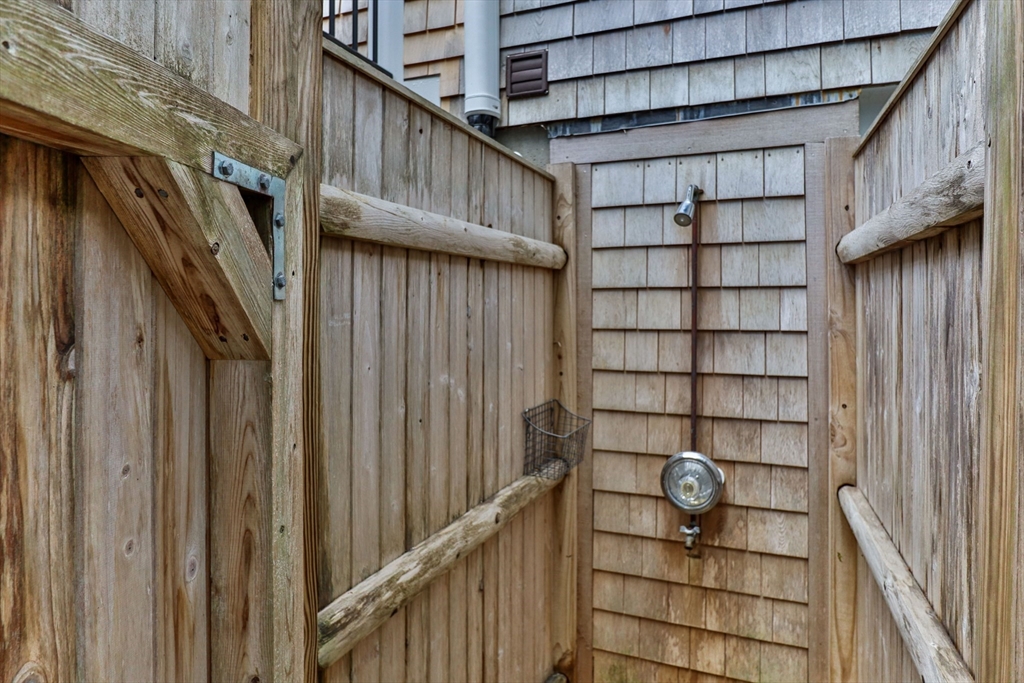 306 Old Queen Anne Rd