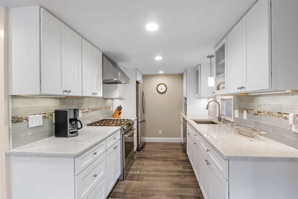 Chatham, Massachusetts 02633, United States, 4 Bedrooms Bedrooms, ,2 BathroomsBathrooms,Residential,Pending,213915