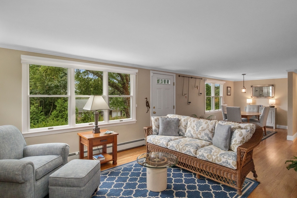 Chatham, Massachusetts 02633, United States, 4 Bedrooms Bedrooms, ,2 BathroomsBathrooms,Residential,Pending,213915