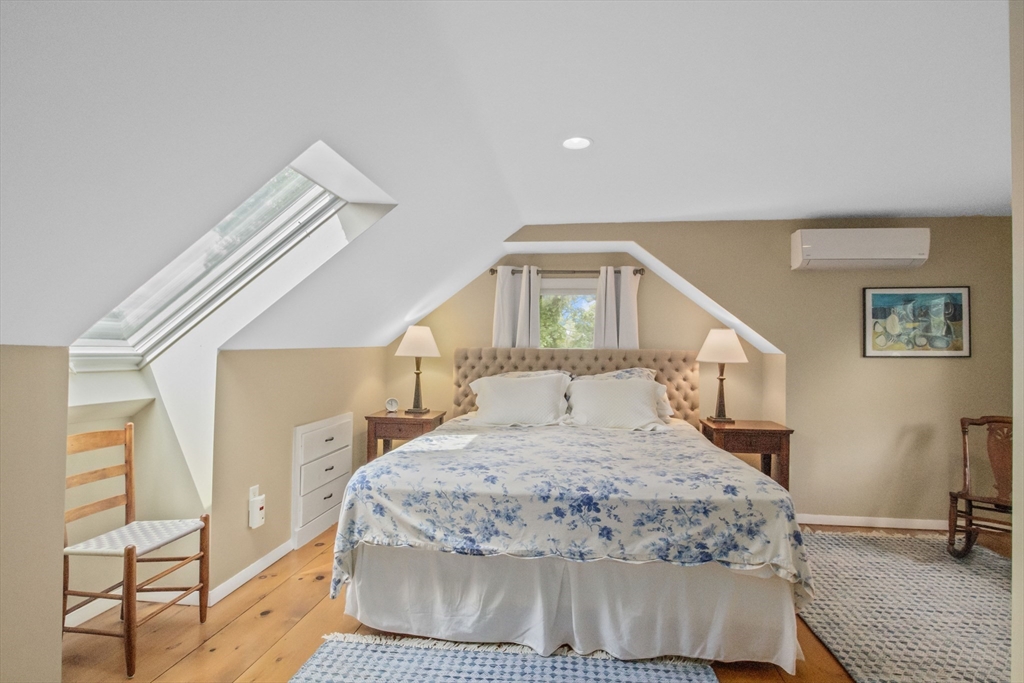 Chatham, Massachusetts 02633, United States, 4 Bedrooms Bedrooms, ,2 BathroomsBathrooms,Residential,Pending,213915