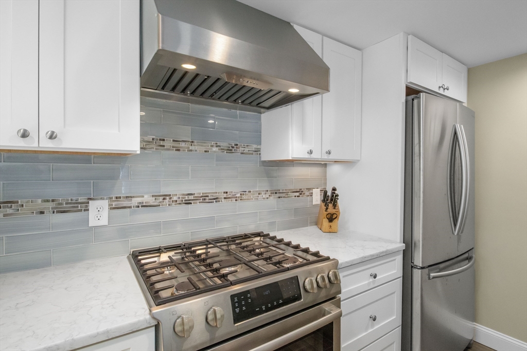 Chatham, Massachusetts 02633, United States, 4 Bedrooms Bedrooms, ,2 BathroomsBathrooms,Residential,Pending,213915