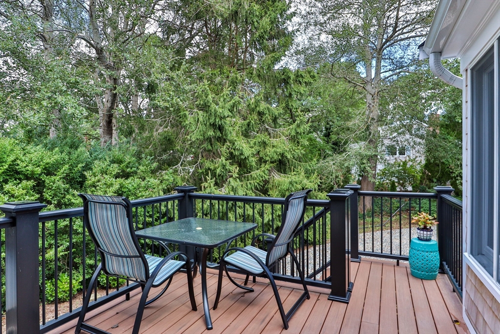 Chatham, Massachusetts 02633, United States, 4 Bedrooms Bedrooms, ,2 BathroomsBathrooms,Residential,Pending,213915