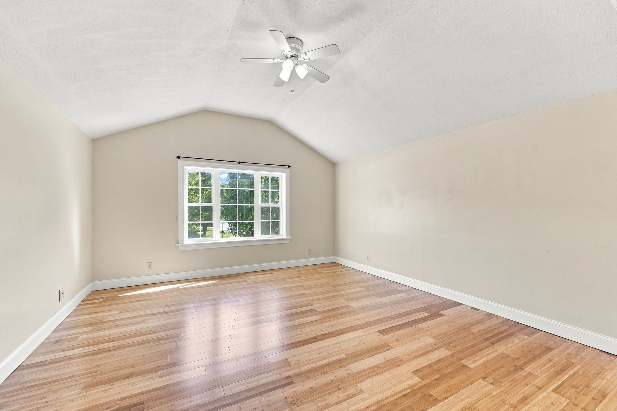 8 Caddyshack Dr, Chicopee, MA Photo #27