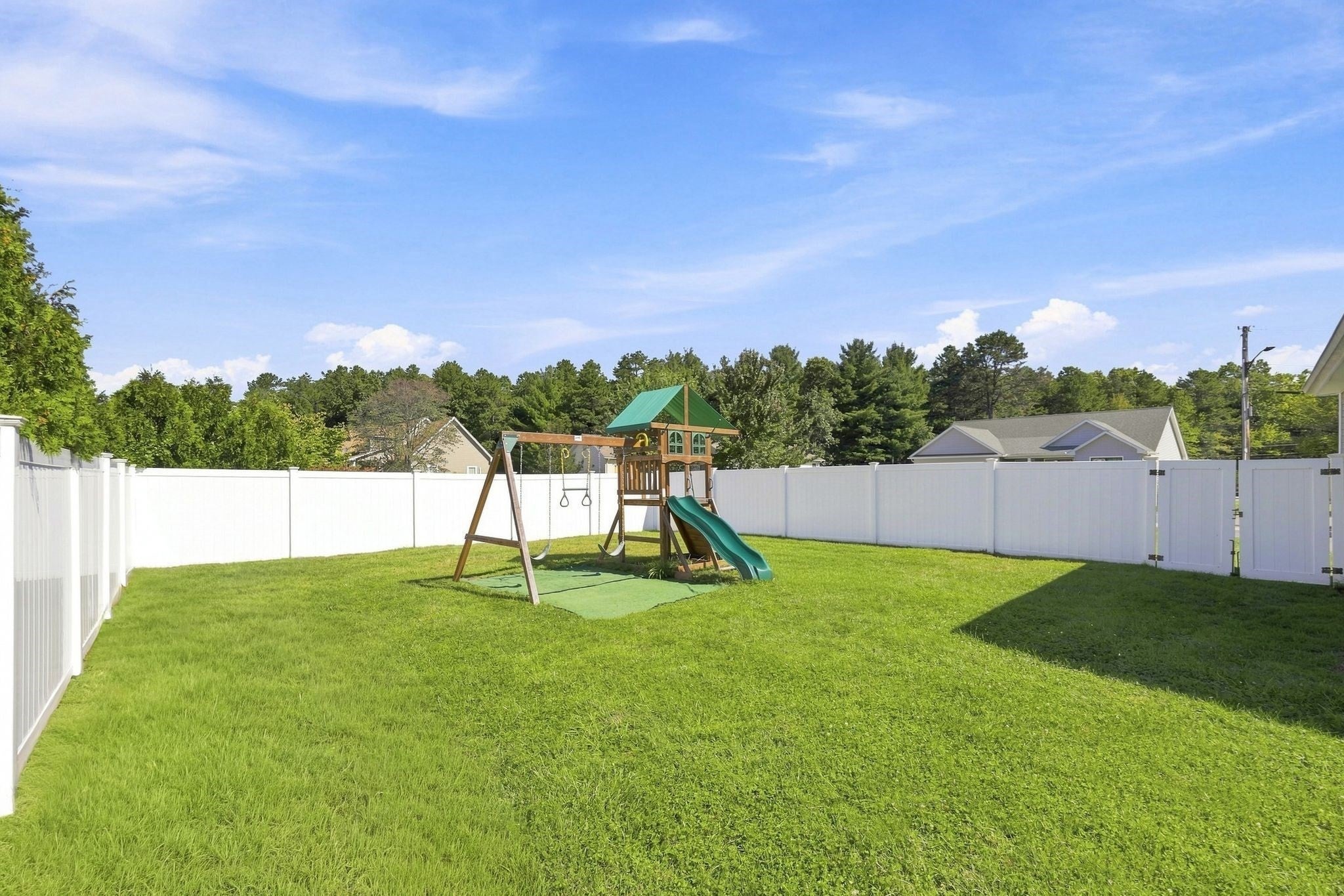8 Caddyshack Dr, Chicopee, MA Photo #38
