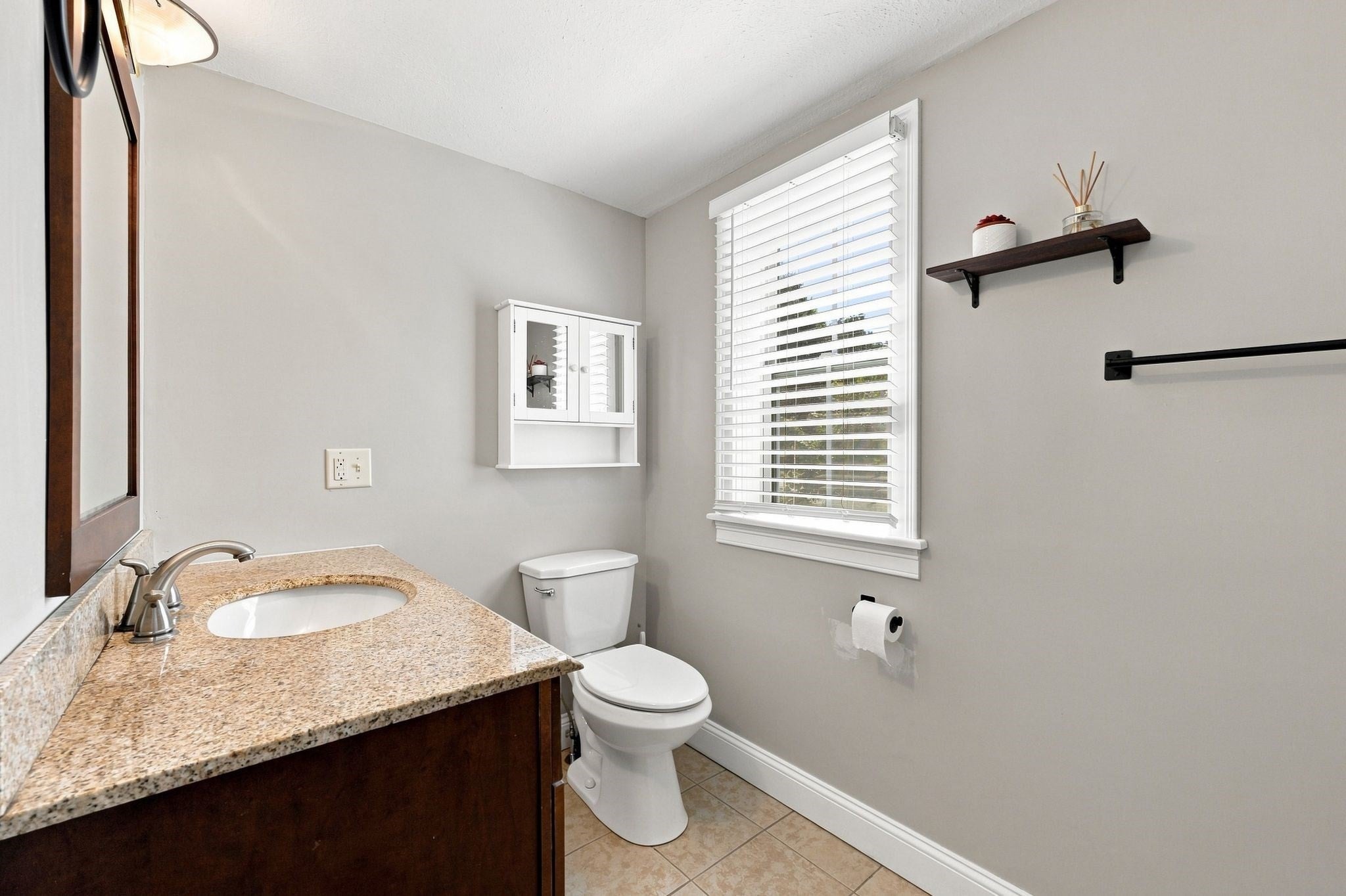 8 Caddyshack Dr, Chicopee, MA Photo #24