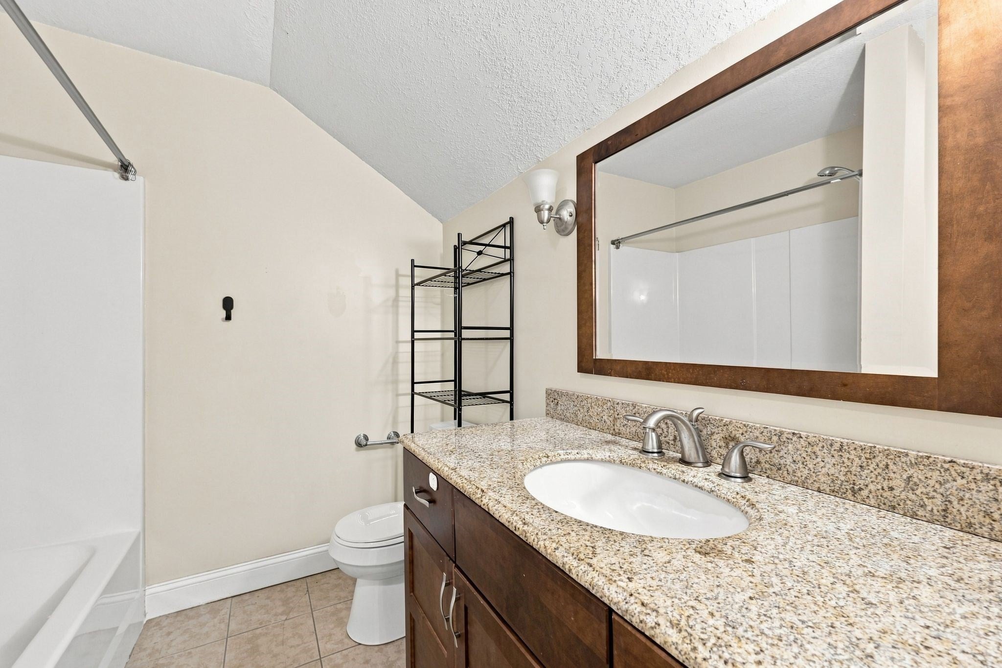 8 Caddyshack Dr, Chicopee, MA Photo #34
