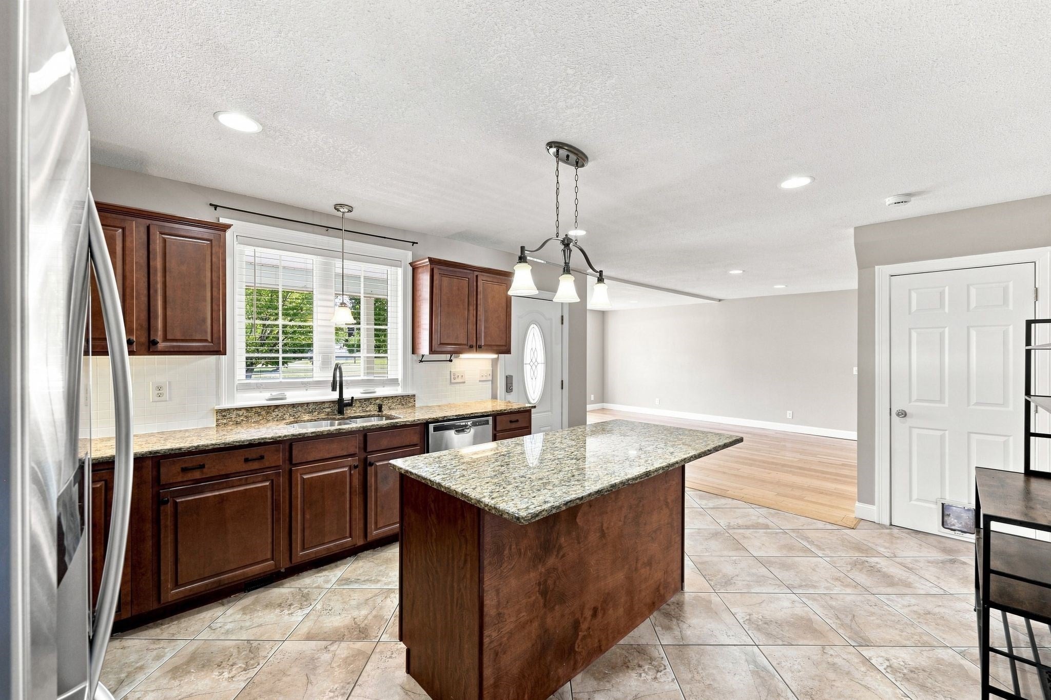 8 Caddyshack Dr, Chicopee, MA Photo #8