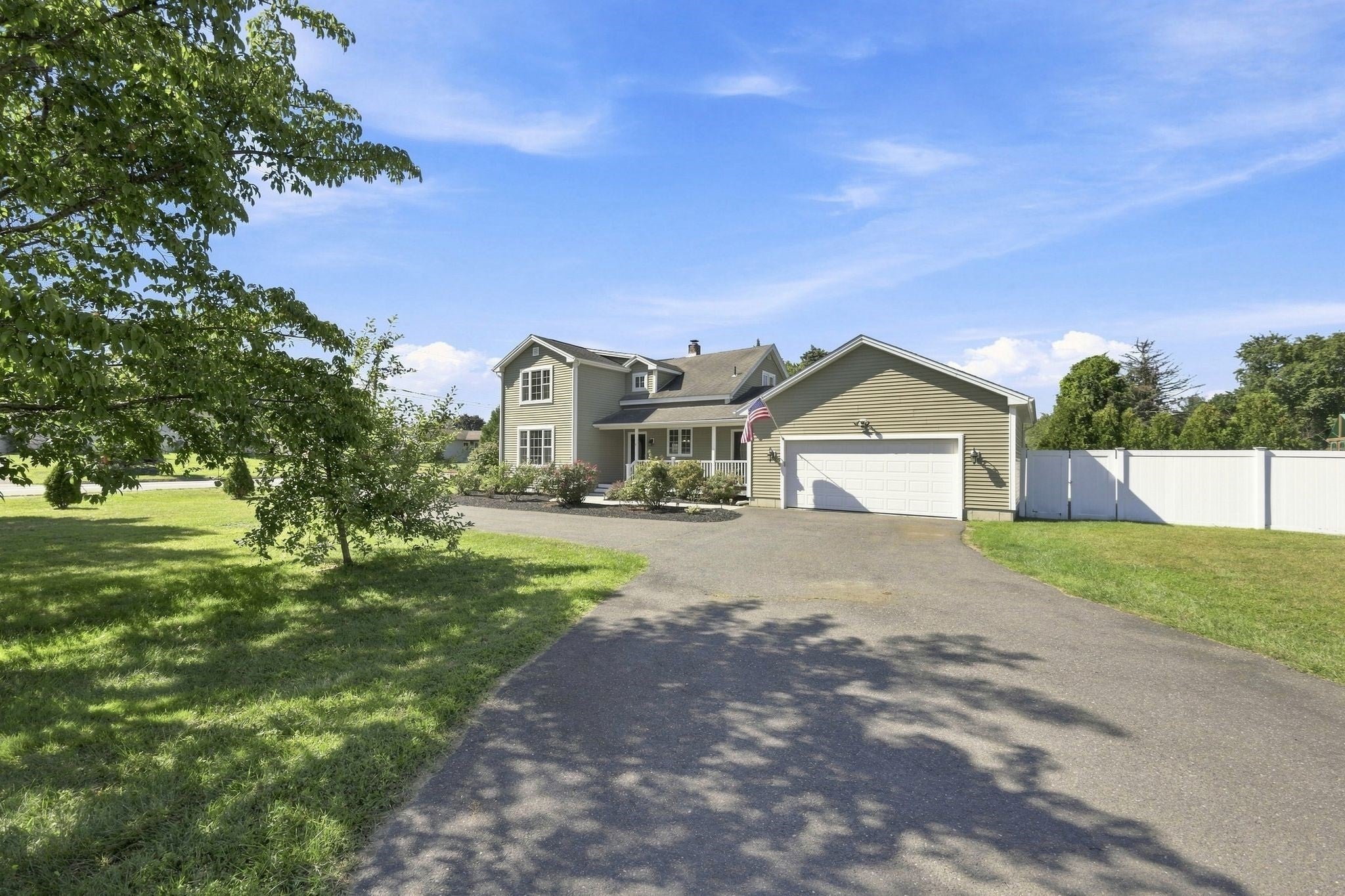 8 Caddyshack Dr, Chicopee, MA Photo #40