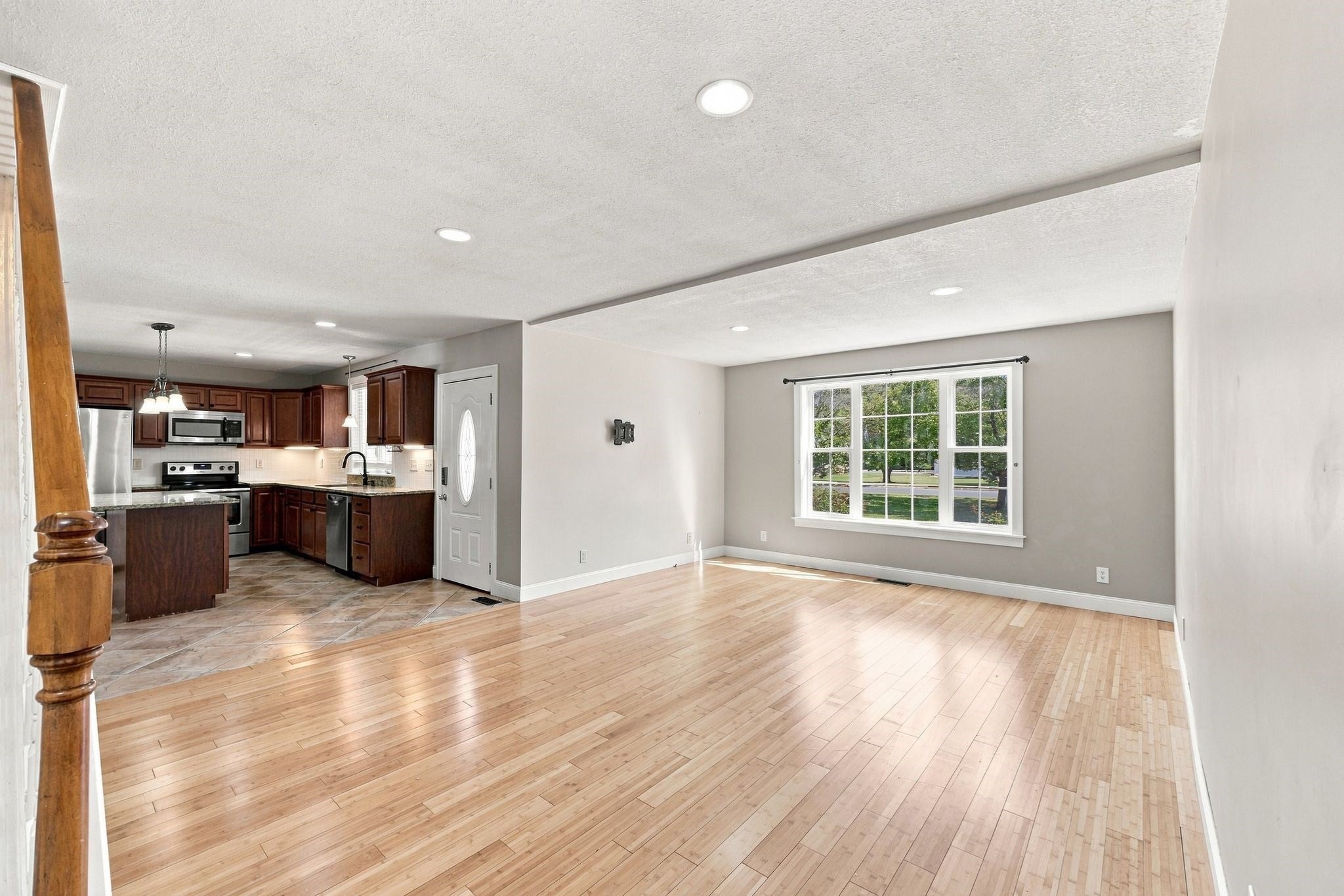 8 Caddyshack Dr, Chicopee, MA Photo #10