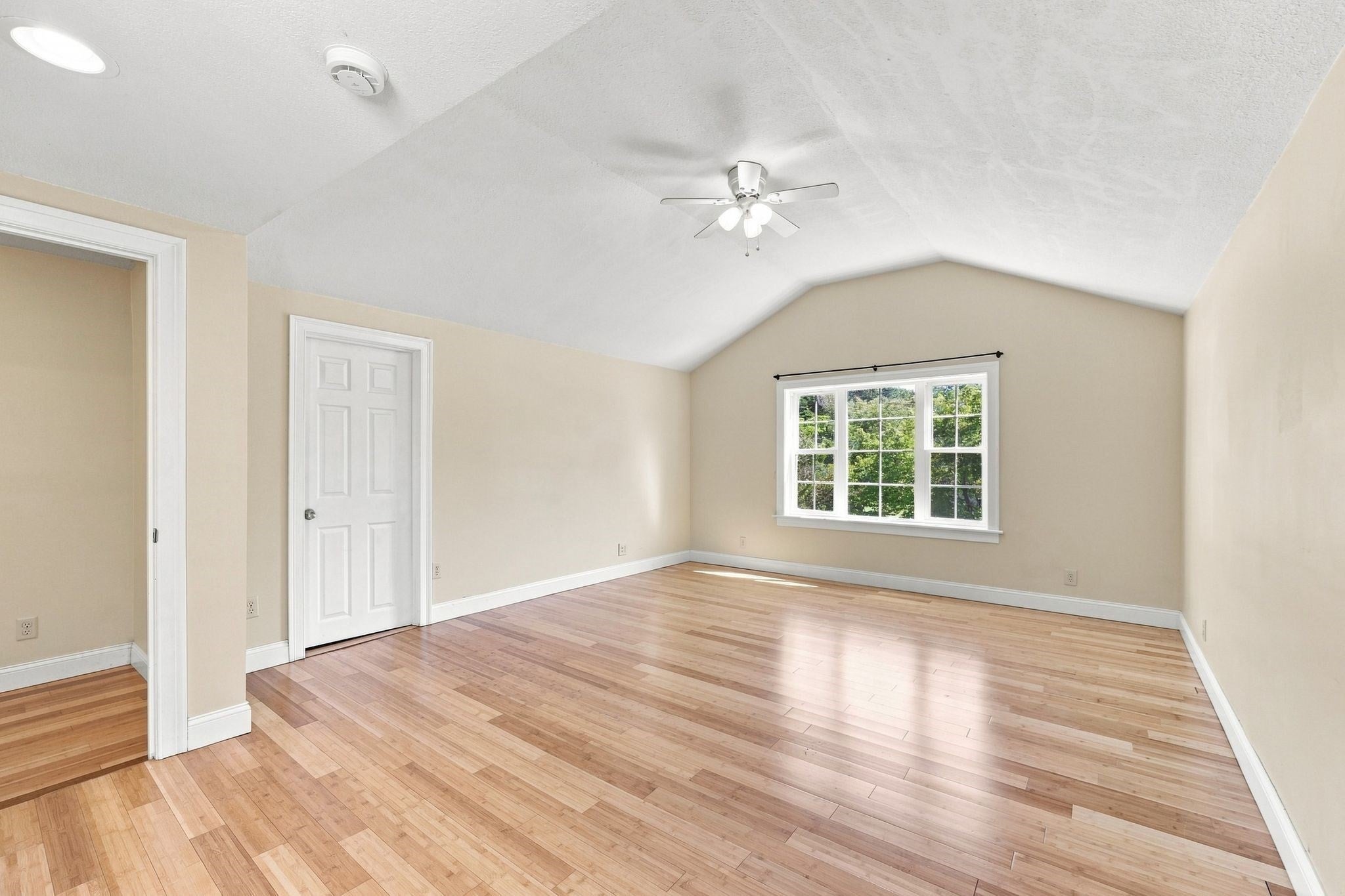 8 Caddyshack Dr, Chicopee, MA Photo #28