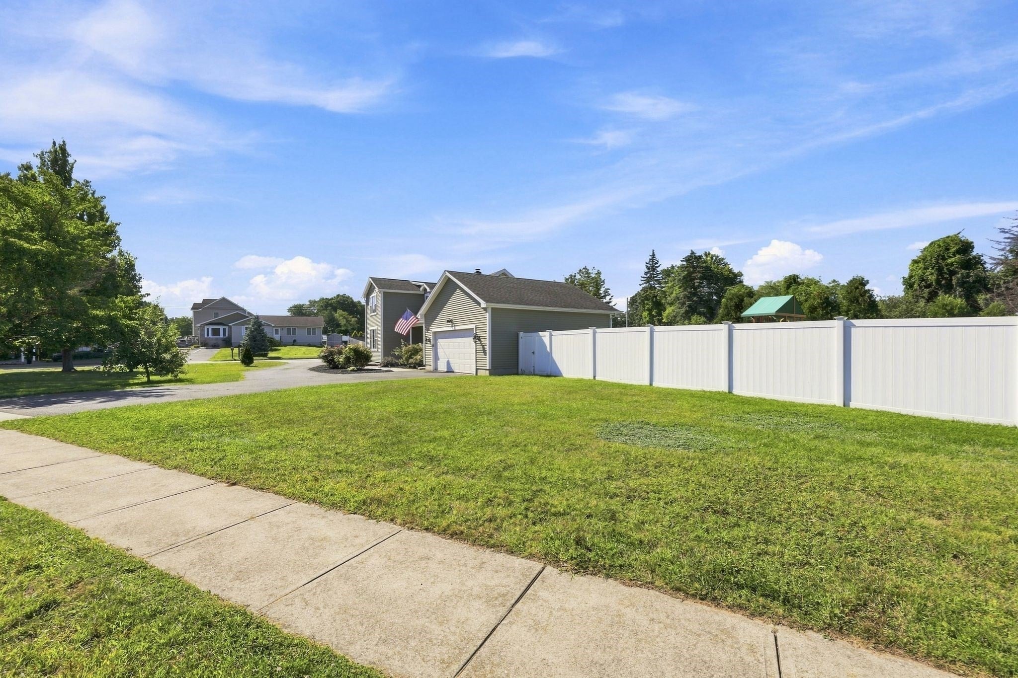 8 Caddyshack Dr, Chicopee, MA Photo #39