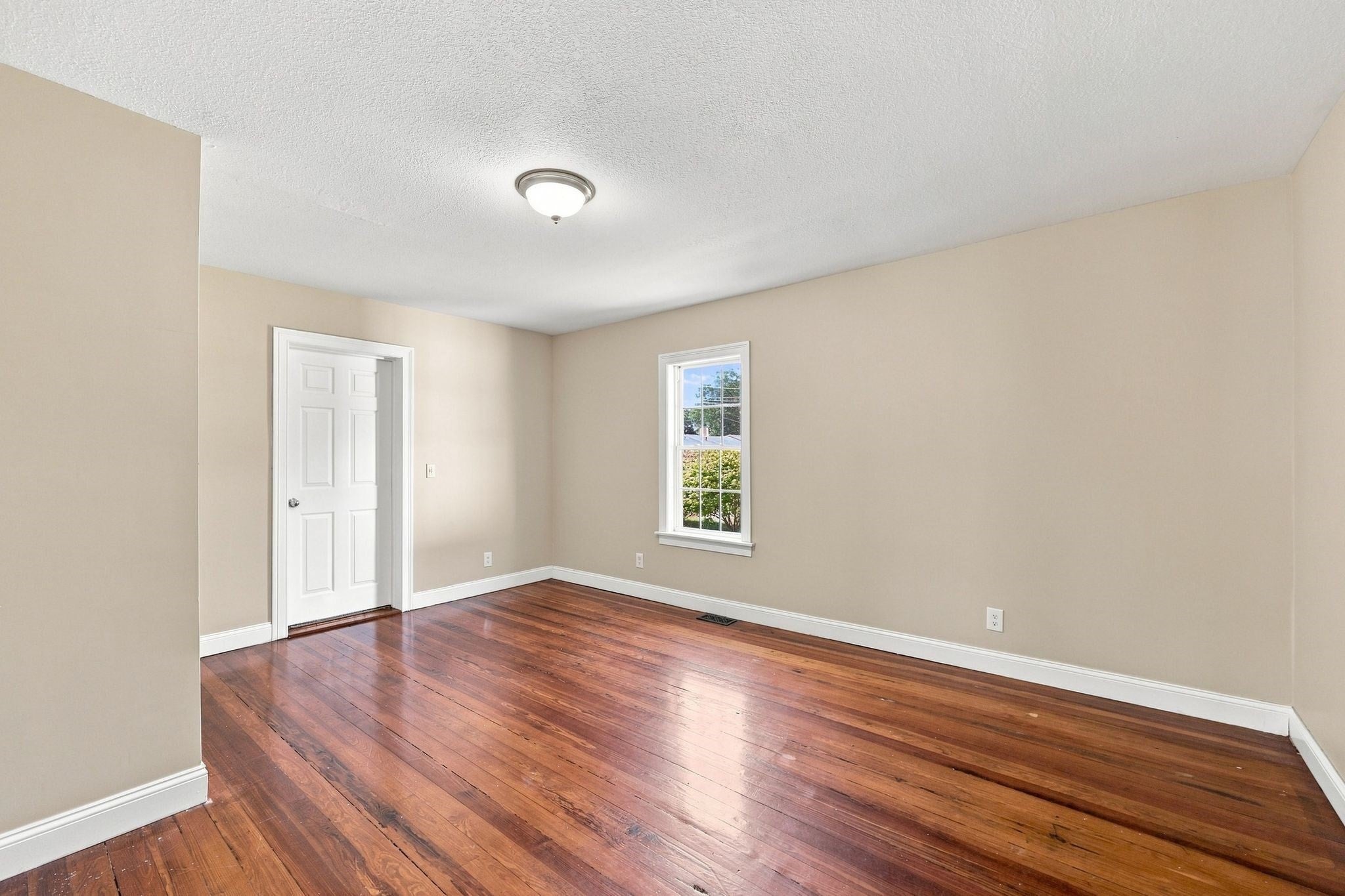 8 Caddyshack Dr, Chicopee, MA Photo #16