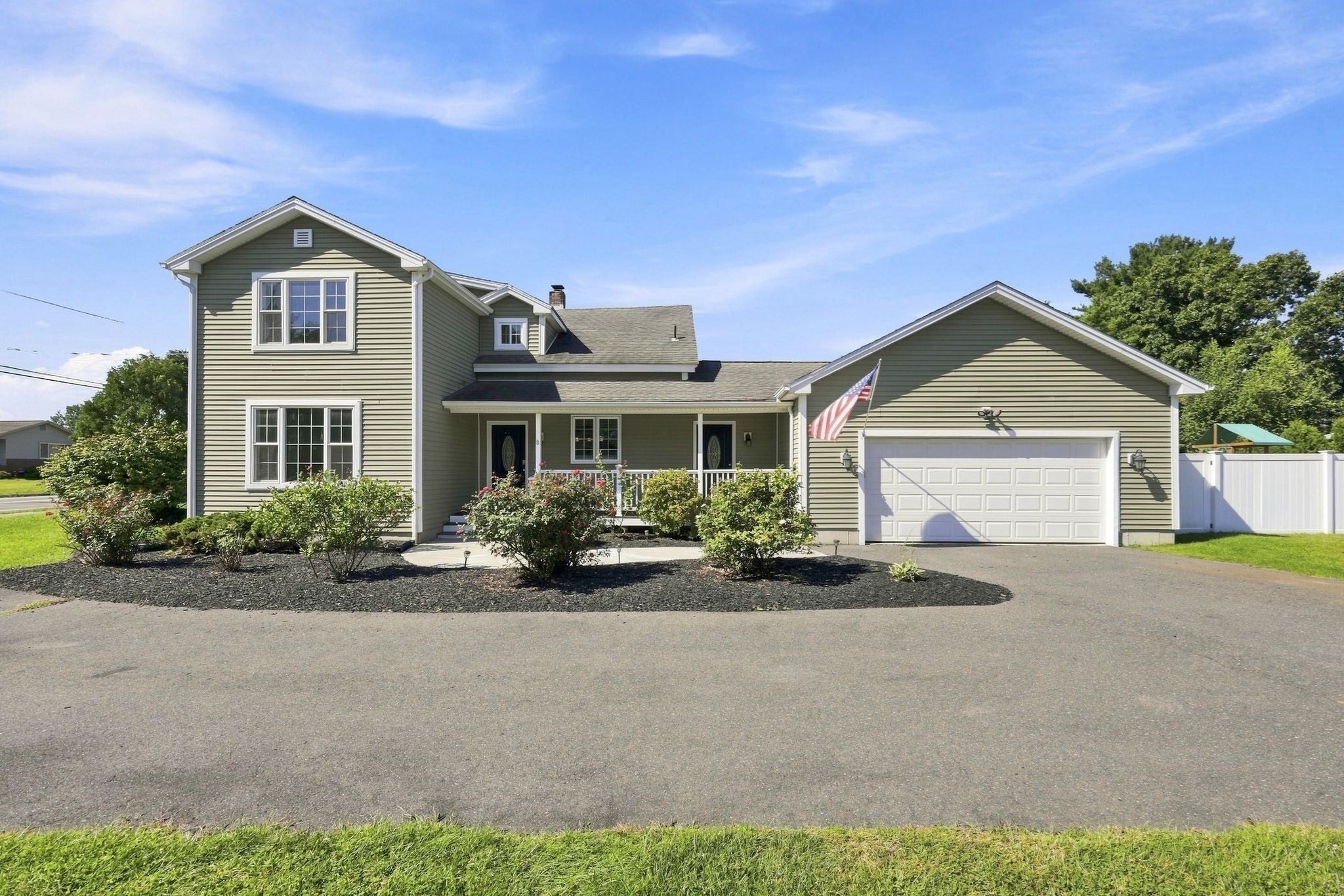 8 Caddyshack Dr, Chicopee, MA Photo #1