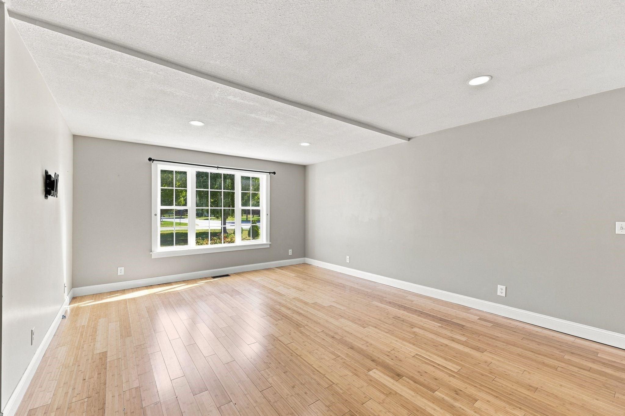 8 Caddyshack Dr, Chicopee, MA Photo #12