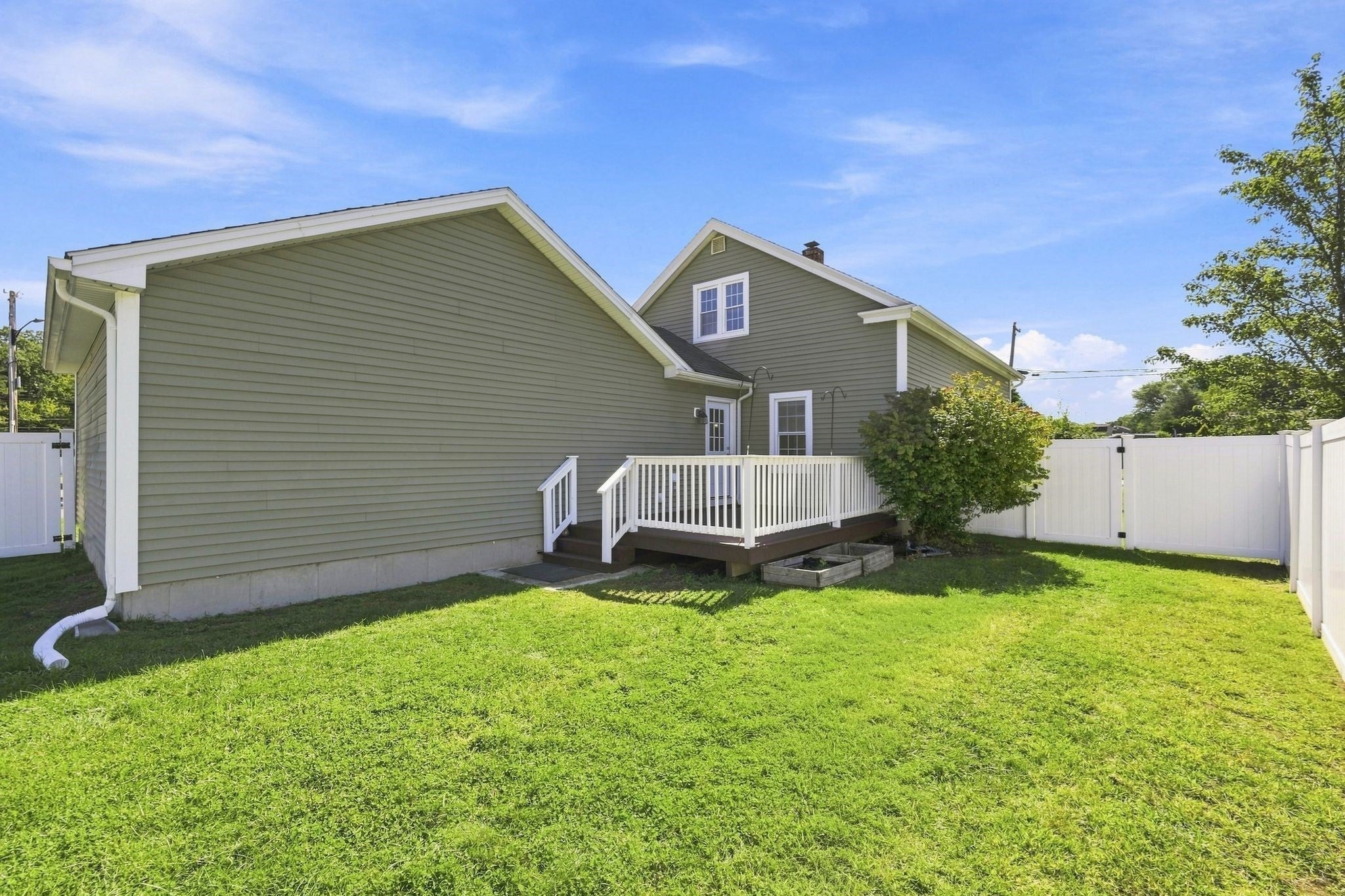 8 Caddyshack Dr, Chicopee, MA Photo #37